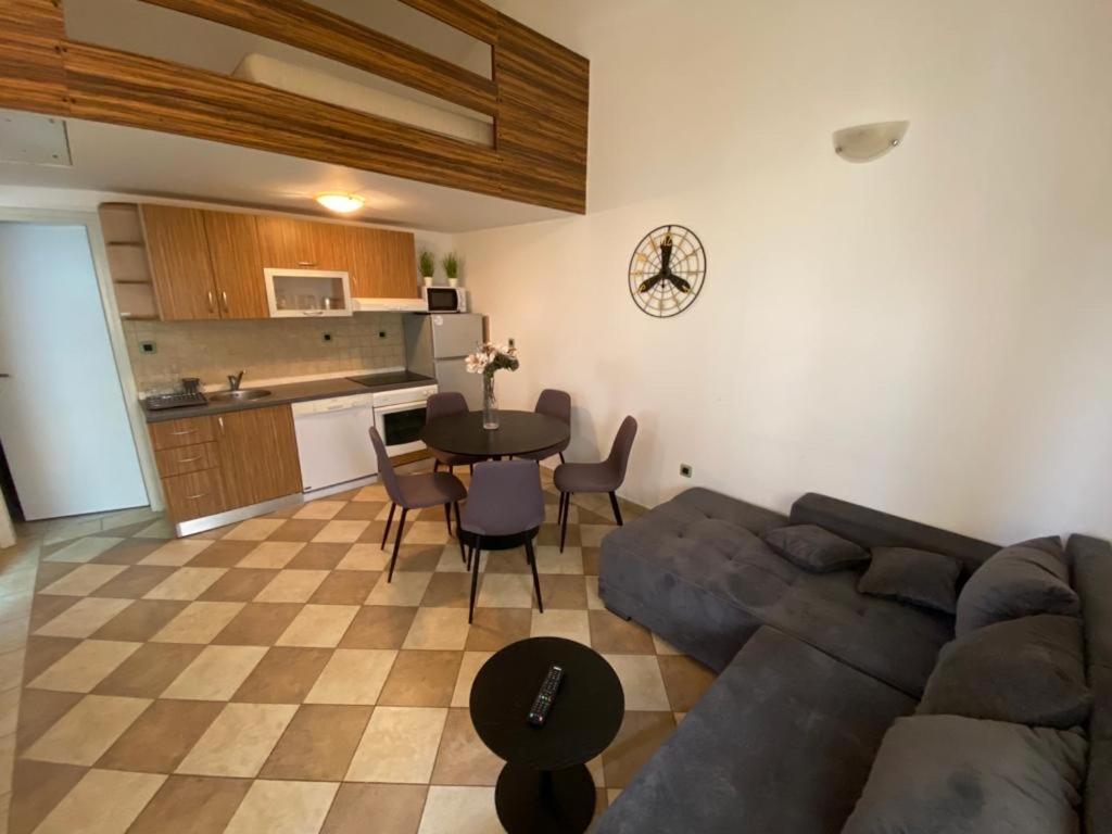Andela Apartment *