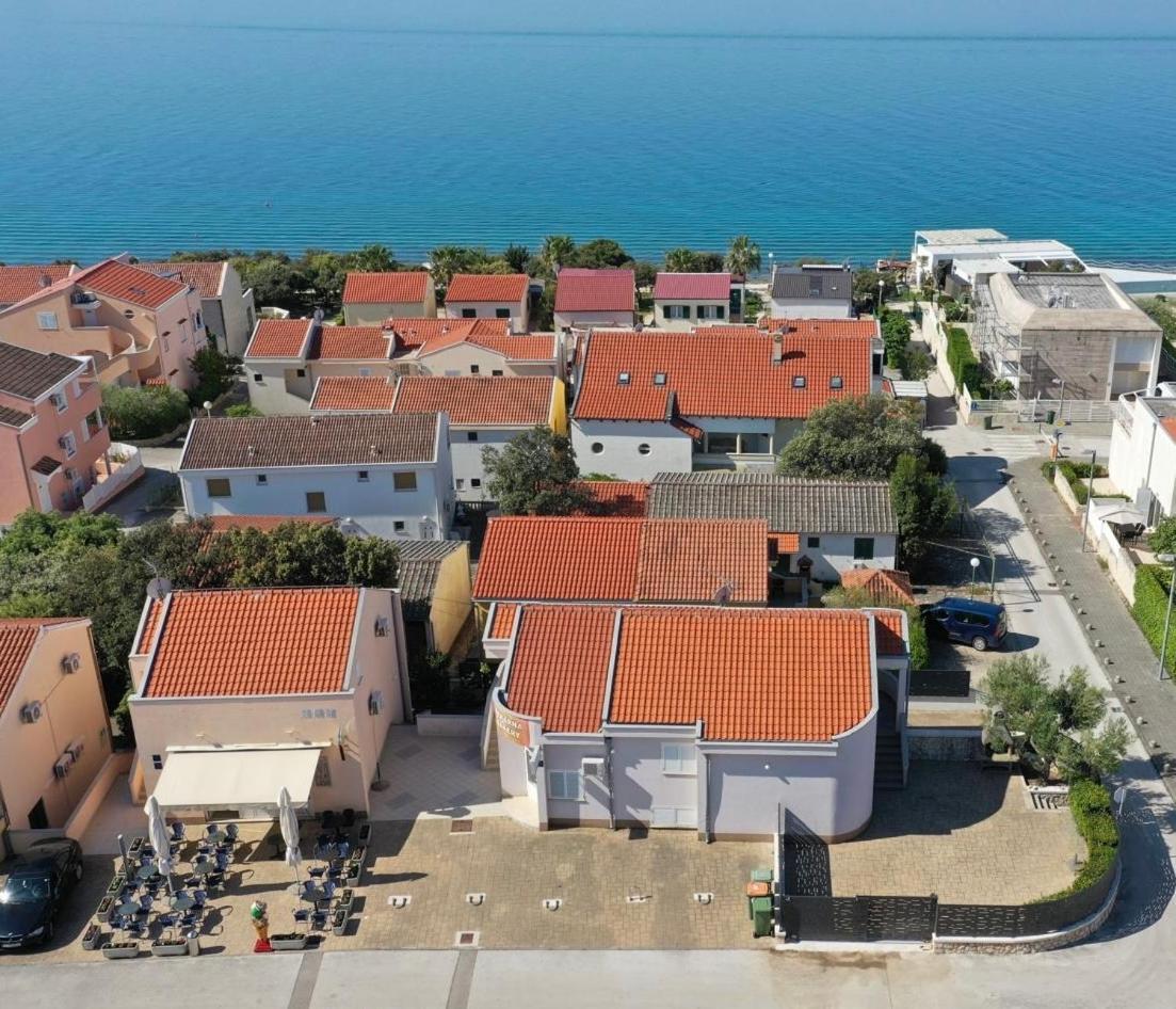 Andela Apartment Petrcane