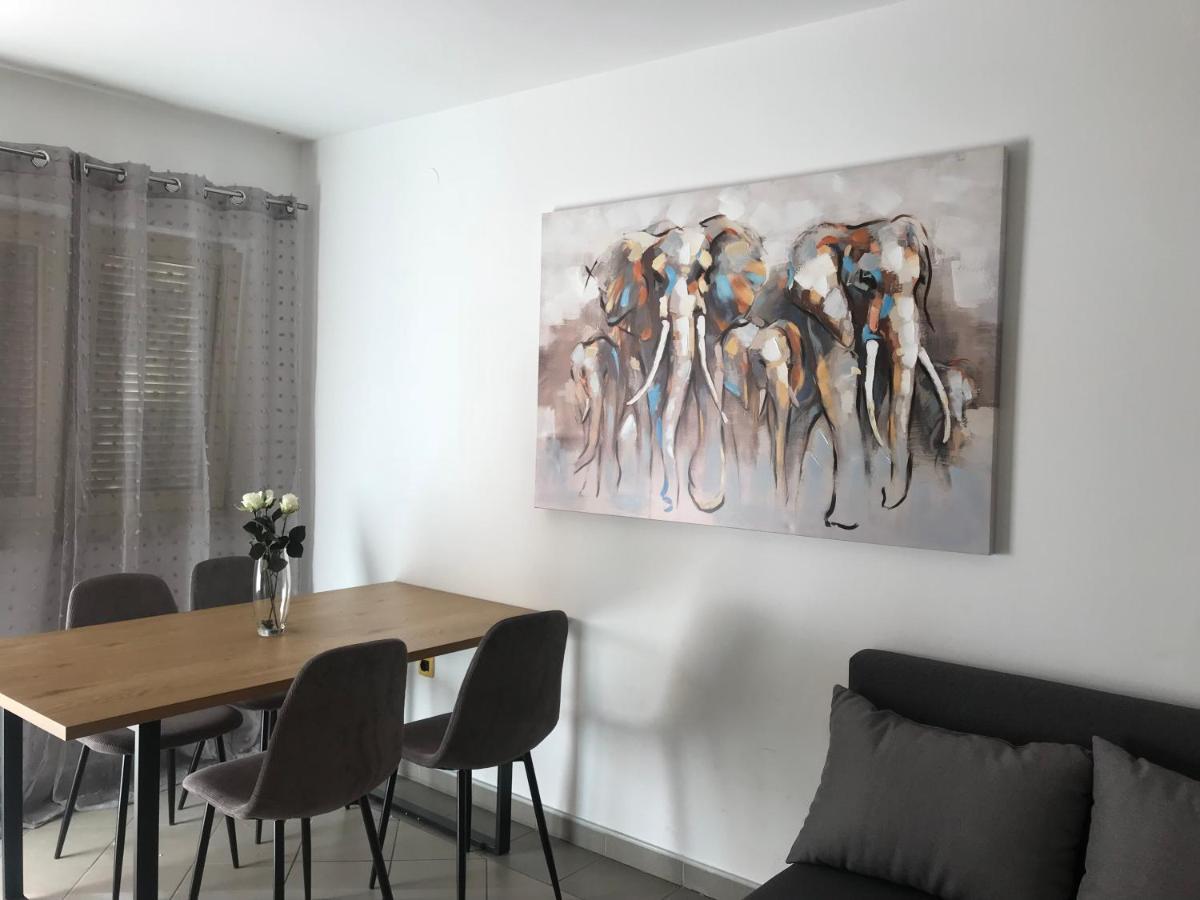 Andela Apartment Petrcane